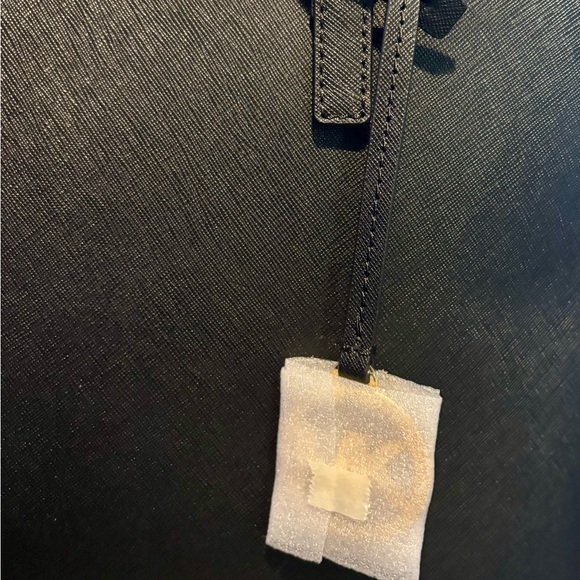 MICHAEL KORS 🌸 Large Saffiano Leather Tote with Gold Hardware NWT - Picture 8 of 11